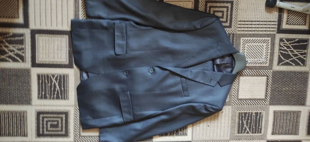 Чоловічий костюм