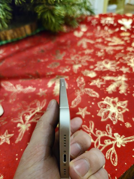 Продам Iphone 13