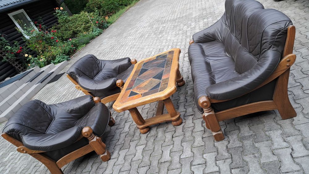 Skórzany komplet wypoczynkowy + witryna dębowa + ława