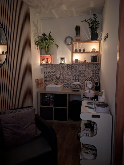 Massagens e bem estar, depilaçãoes , tratamentos de rosto .