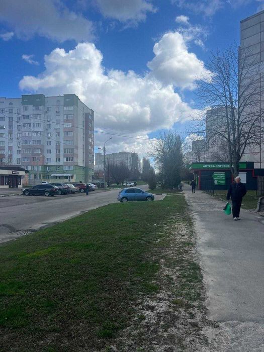 Сдам свое помещение в торговом комплексе на роганском Ж/М по улице Луи Пастера 318