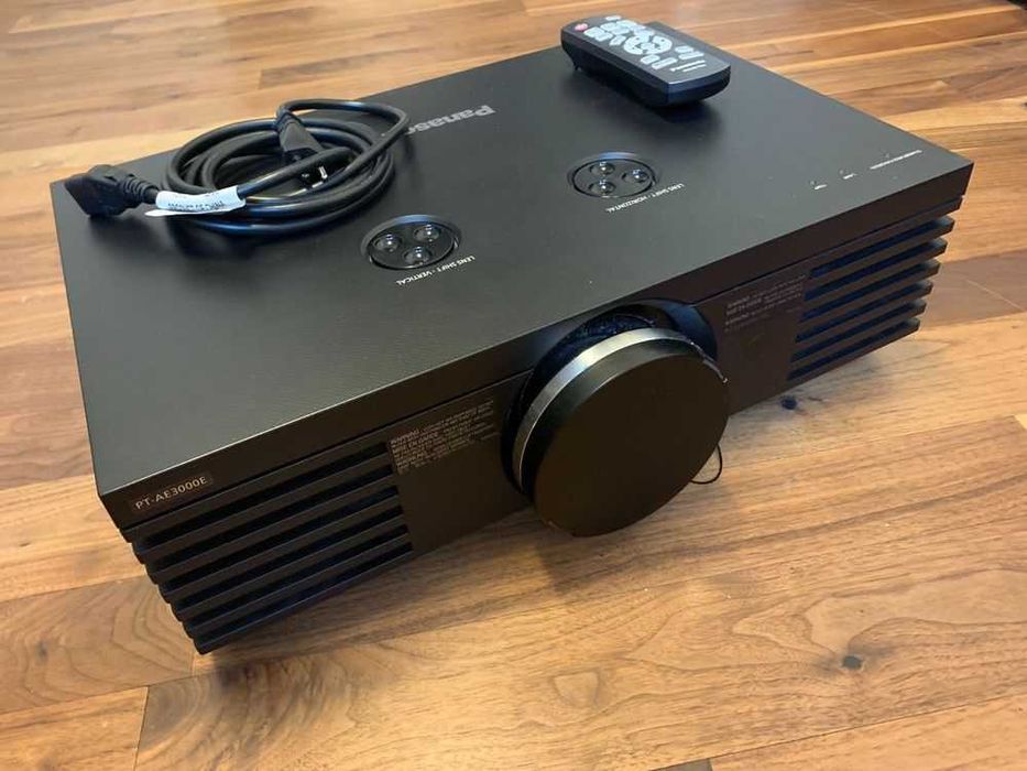 Projector Full HD Panasonic PT-AE3000E.