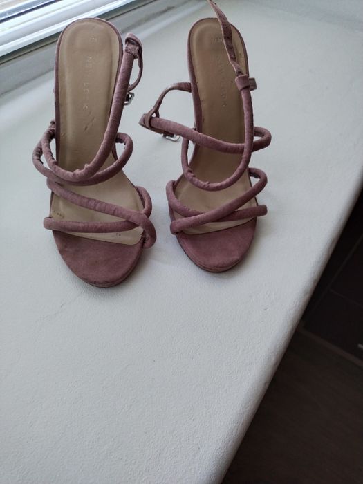 Продам босоножки