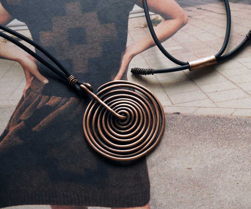 Miedziany naszyjnik ze spiralą – styl słowiański / boho