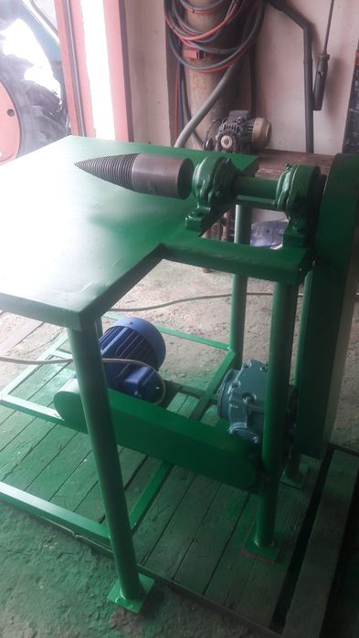 Дровокол електромеханічний