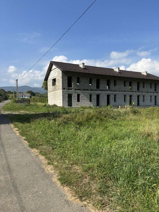 Продається 2-х поверхова забудова під готель в с. Солочин