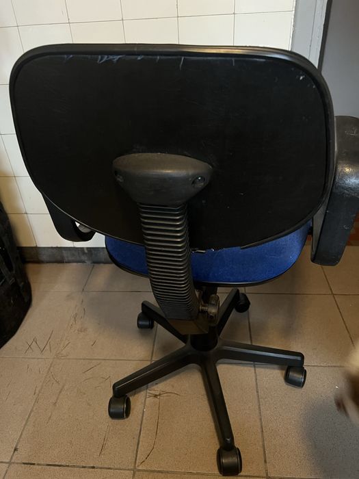 Krzesło biurowe niebieskie