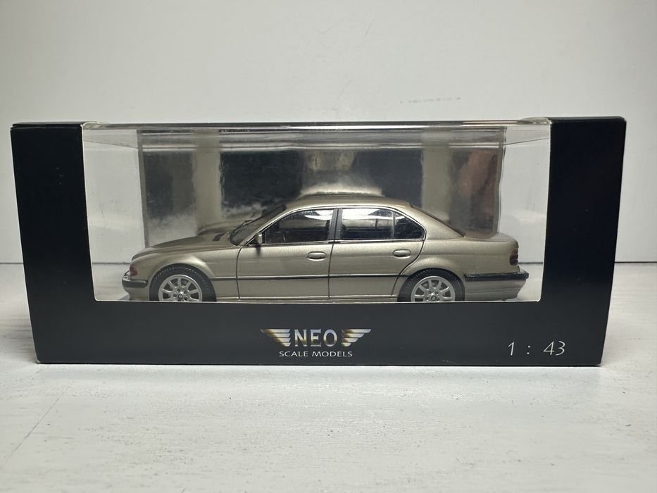 BMW 740i (E38) 2000    NEO   1/43