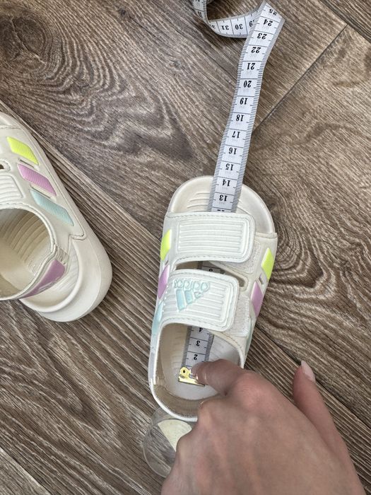 Босоніжки adidas 21 розмір ідеальний стан