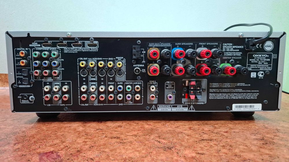 Amplituner ONKYO model TX-SR 506. Posiada wejścia i wyjście HDMI.