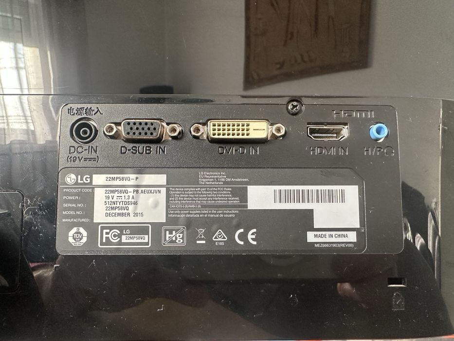 Monito LG com cabos incluidos