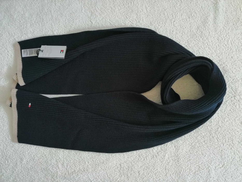 Tommy Hilfiger szal