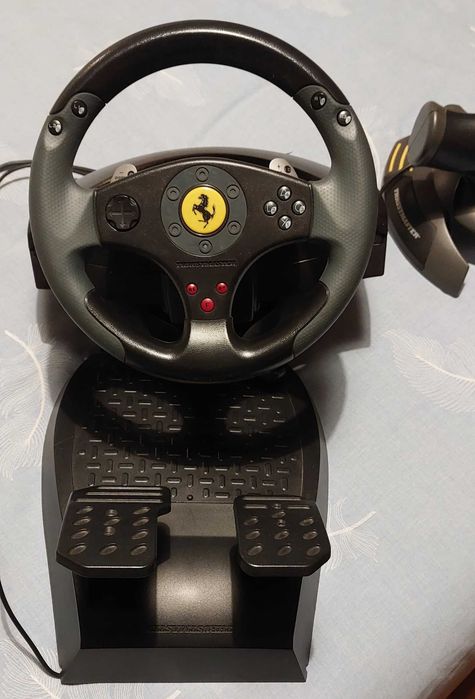 Volante, pedais e joystick THRUSTMASTER