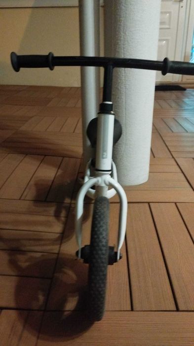 Bicicleta de equilíbrio semi nova