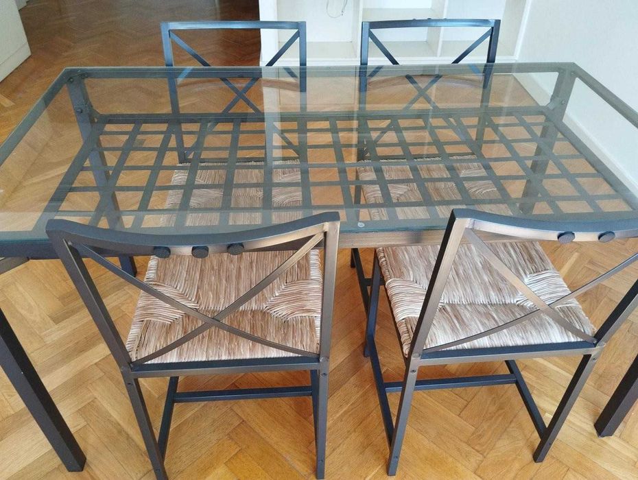 Mesa de jantar em vidro, 4 cadeiras e candeeiro
