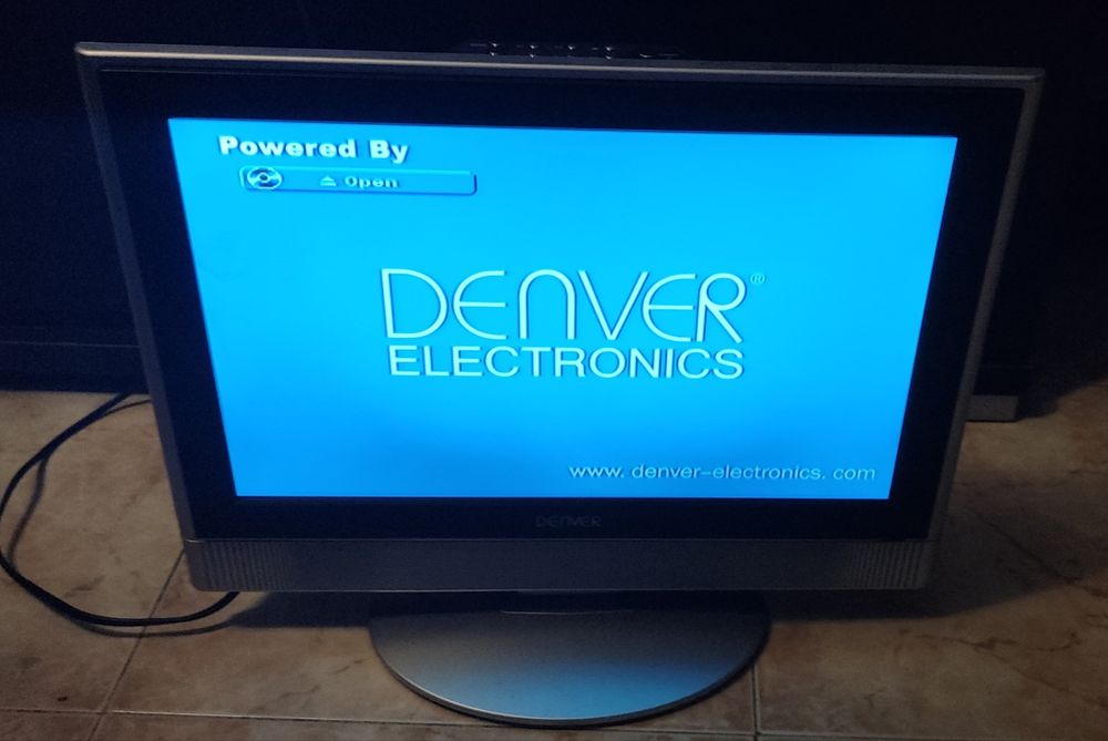 LCD TV with Built-in DVD Player64170307396995121