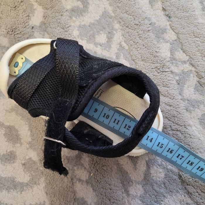 Сандалі чорного кольору, устілка 13.5 см