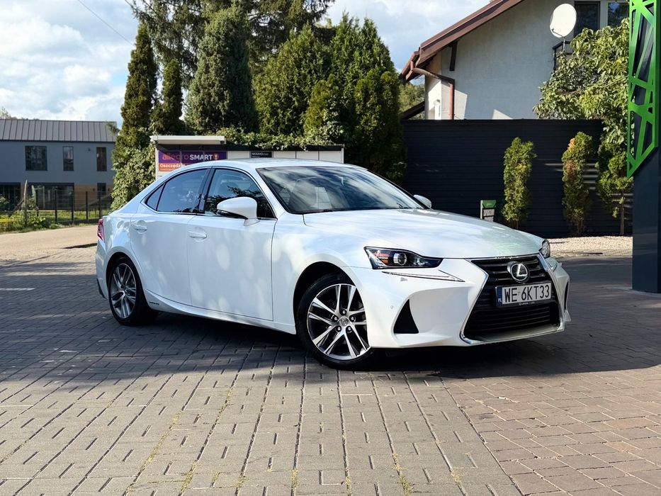 Lexus IS