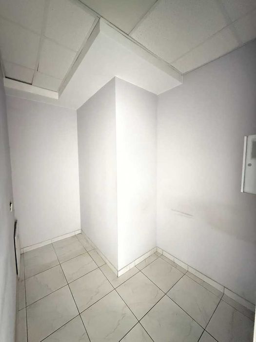 80м, Пр. Берестейський 22, м.КПІ, фасад, магазин, клініка, велика вивіска, трафік