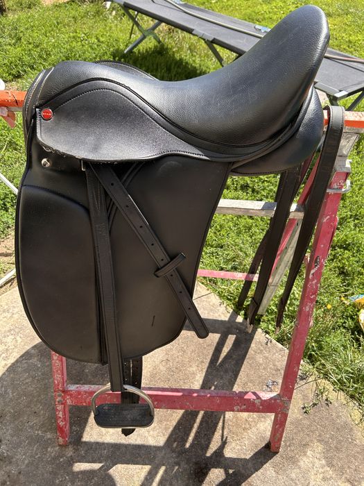 Sprzedam siodło ujeżdżeniowe 17” STAR + popręg 45 cm START + ochraniacze YORK r. PONY