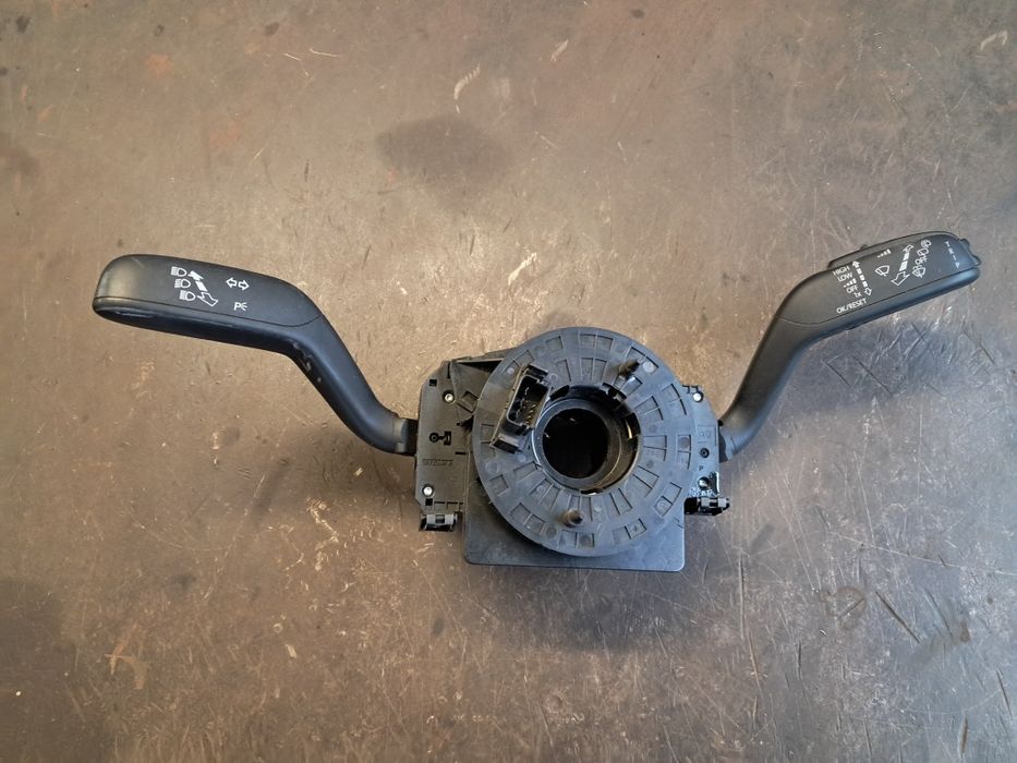 Przełącznik zespolnony kierunkowskazów manetki Seat Ibiza IV rok 2010