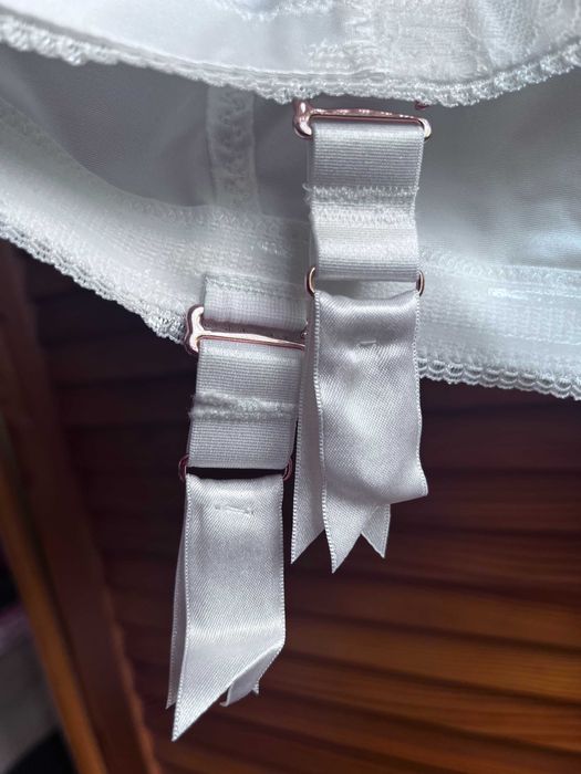 Gorset Gossard Retrolution VIP 70C 32C ivory corselette ślub