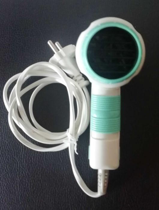Ferro de engomar e secador de cabelo de viagem Black & Decker