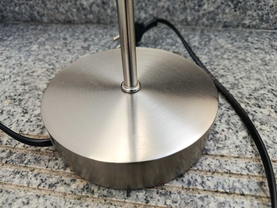 Candeeiro de mesa e suporte de garrafa