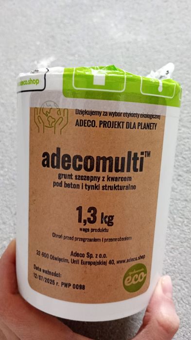 Grunt szczelny z kwarcem pod beton i tynki strukturalne Adeco 1,3kg