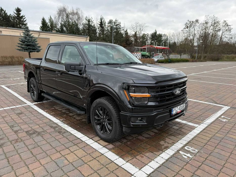 Ford F-150 4x4 Stan jak nowy 2547 km XLT Black Edition Szklany Dach