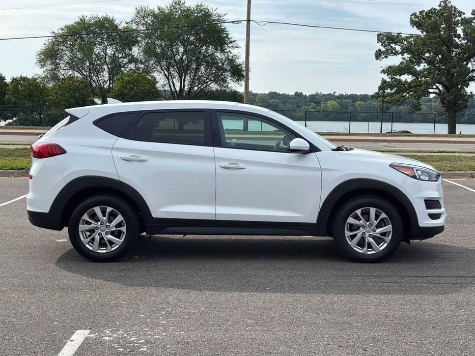 Hyundai Tucson SE      2019