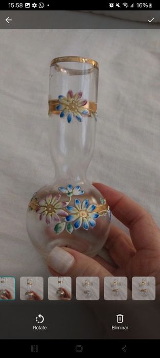 Jarra em vidro antigo com decoração floral e dourados – c. 1900