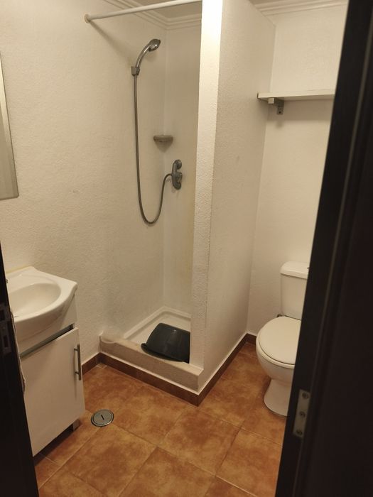 Casa pequena na Trafaria com quintal