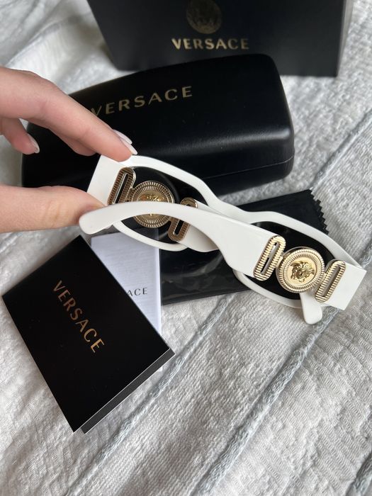 Окуляри Versace.