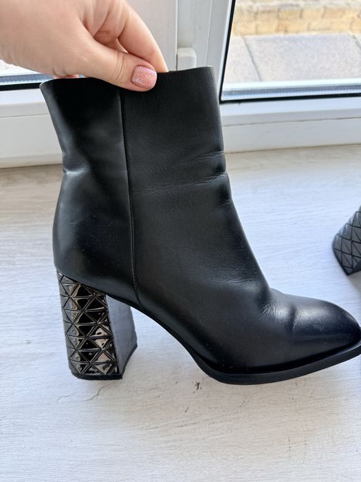 Ботильони р.40  Attizzare з «металевим» підбором