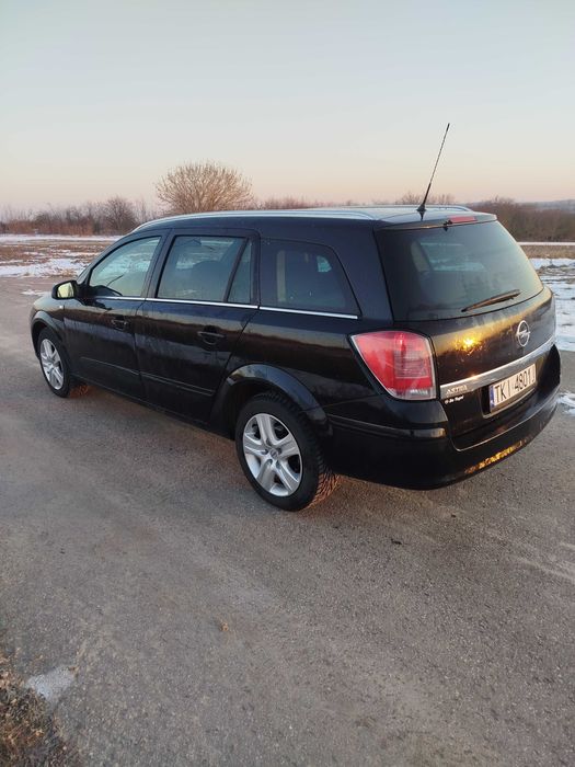 Opel Astra h 1.7cdti  cena 9000zl bez rdzy nowe świece