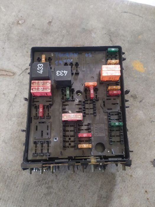 CAIXA DE FUSIVEIS VOLKSWAGEN TOURAN / 0515191175-E / 1K0937124