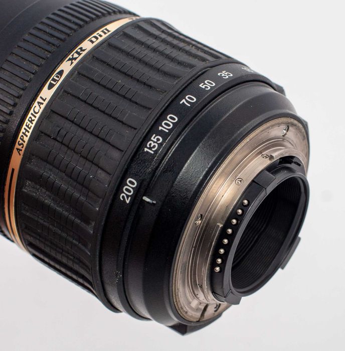 Objetiva Tamron 18-200mm, para Nikon