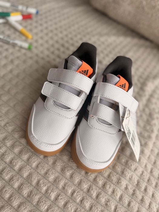 кросівки adidas 28,5 розмір