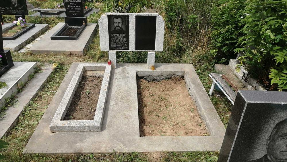 Прибирання могил