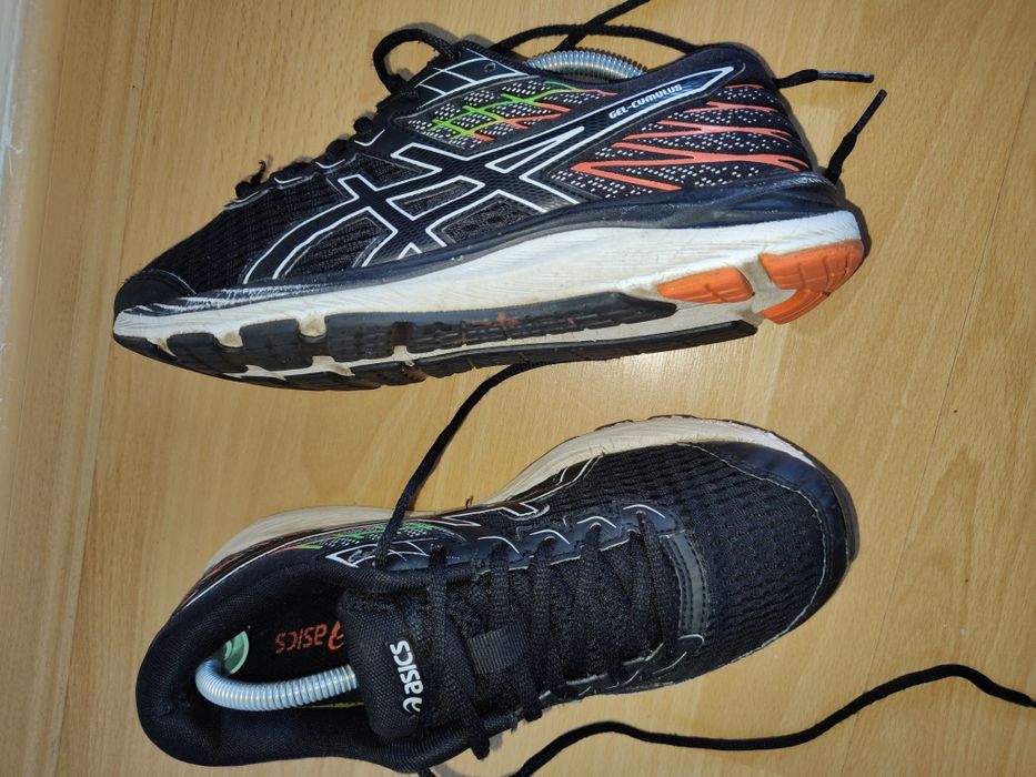 Markowe buty sportowe Asics Gel-Cumulus r 39,5 wkł25cm czarne
