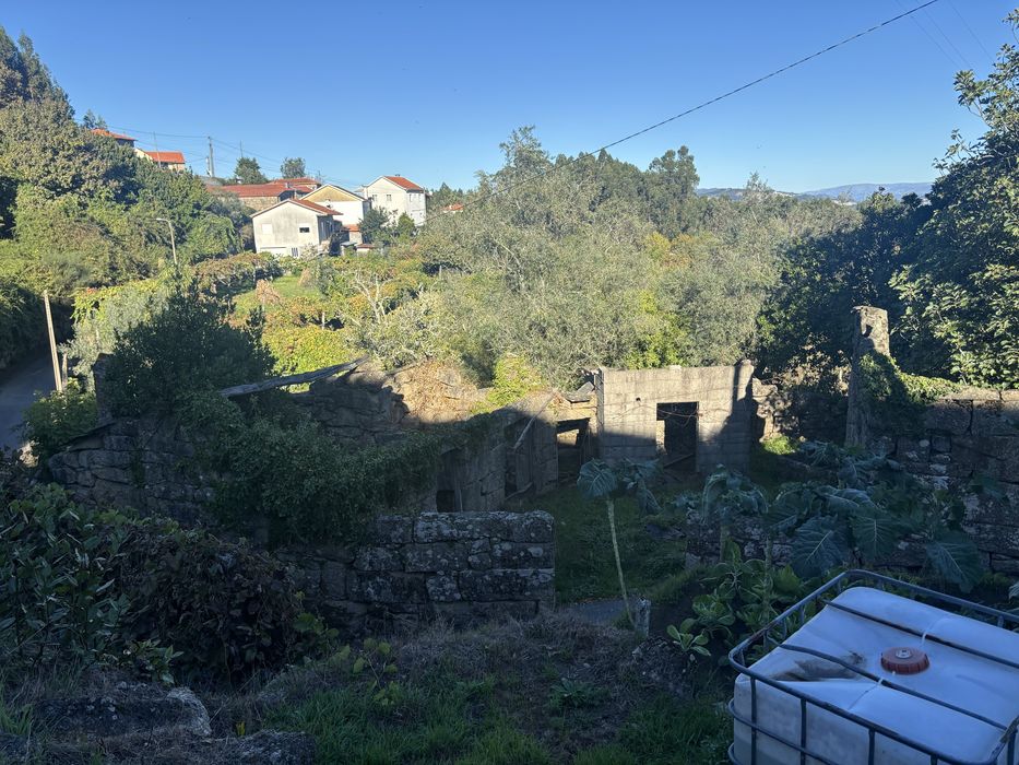 Duas Moradias para reabilitar - Canelas, Penafiel