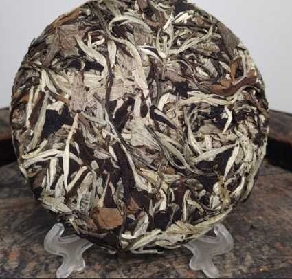 Білі чаї  у пресі в асортіменті