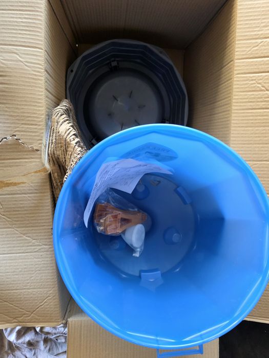 Sprzedam poidła dla kurcząt i drobiu, pojemności 30 litrów zakręcane l