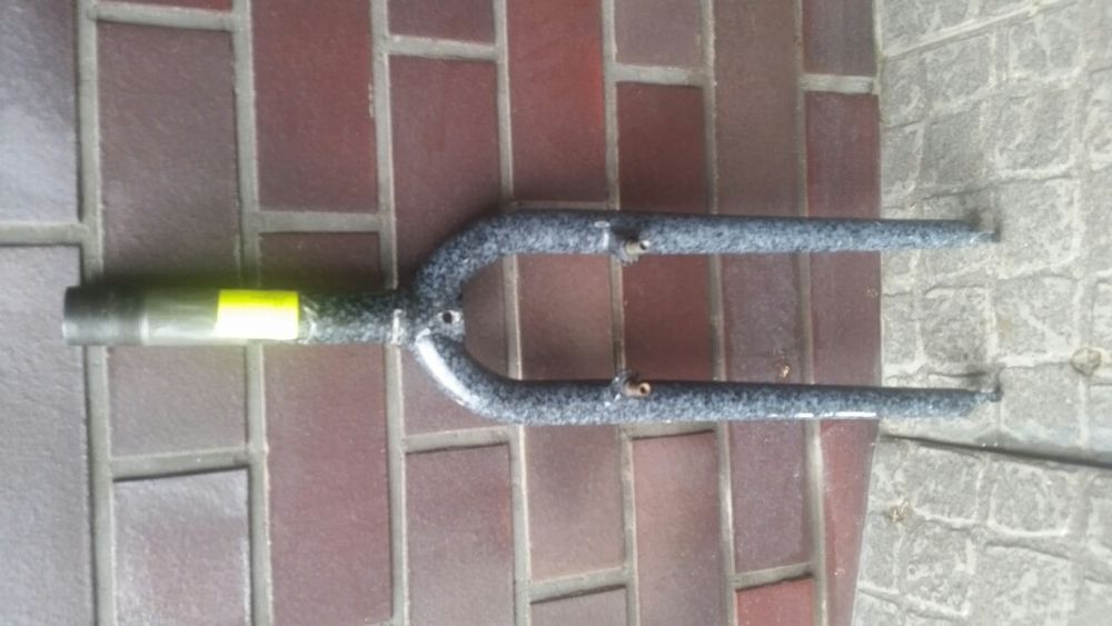 Widelec stalowy 1 1/4" pod koło 26" bh1