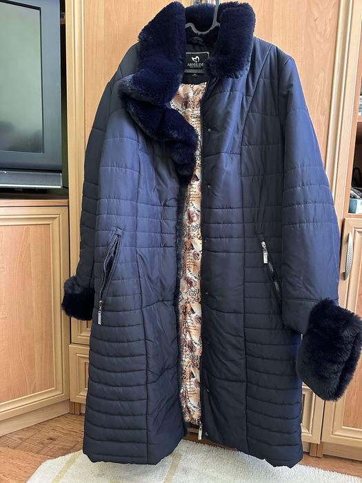 Продам зимове пальто на верблюжому пуху.