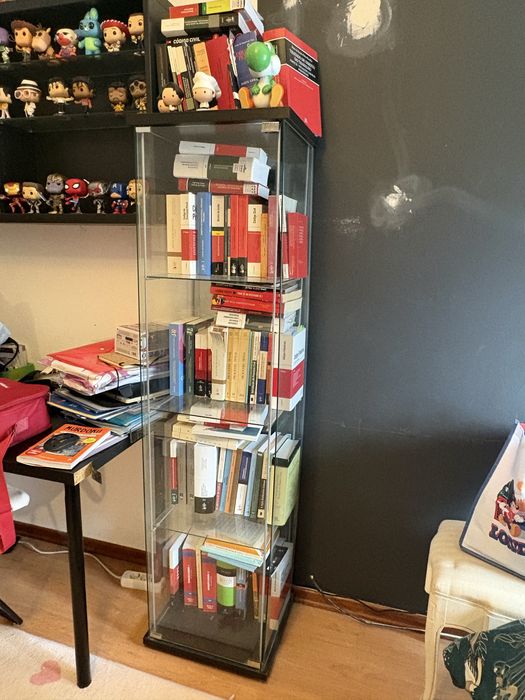 Vitrine de vidro em perfeitas condições