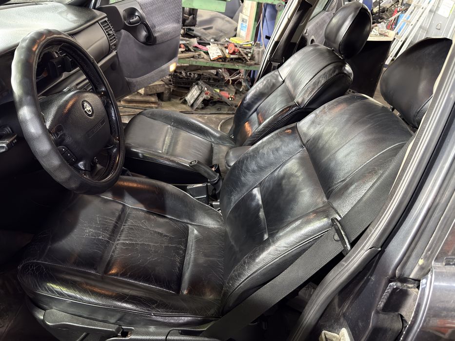 CONJUNTO DE BANCOS E QUARTELAS EM PELE OPEL VECTRA B