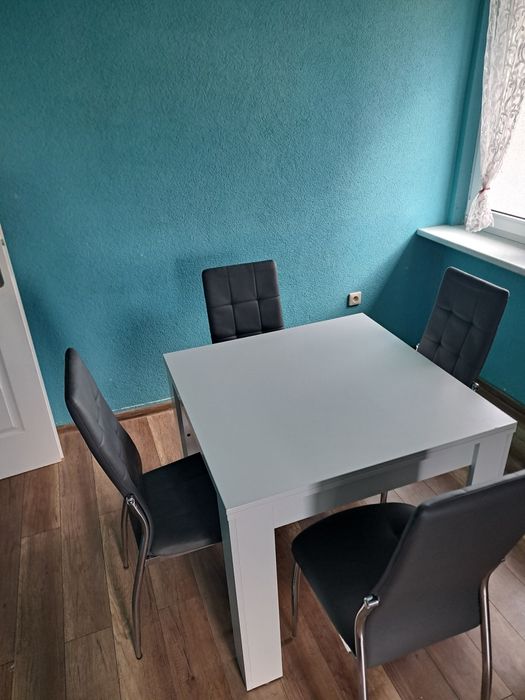 Stół z krzesłami 90x90 rozkładany