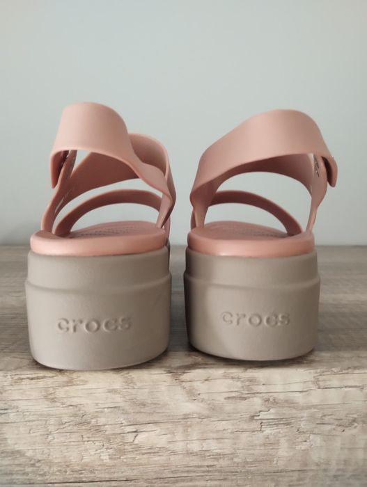 Crocs sandały damskie Brooklyn Low Wedge rozmiar W10